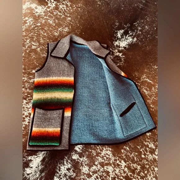 Vintage wool blanket vest - Picture 4 of 5